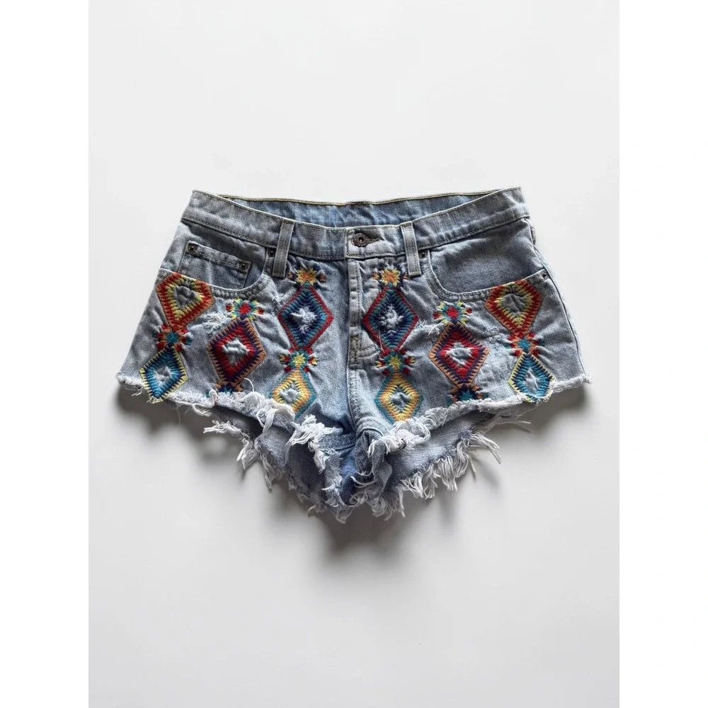 Carmar Denim Embroidered Diamond‎ Cutoff Shorts Light Wash Boho Festival Size 28